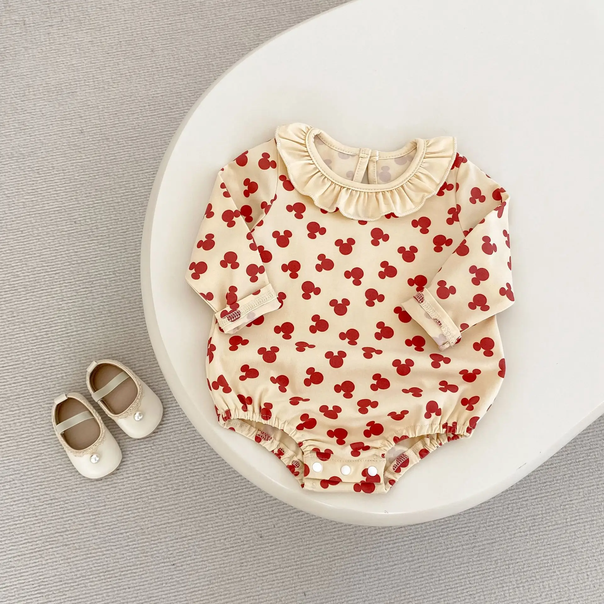 

Новая осенняя детская одежда для детей 0-3 лет, милый комбинезон с рюшами и воротником с мультяшным принтом и длинными рукавами