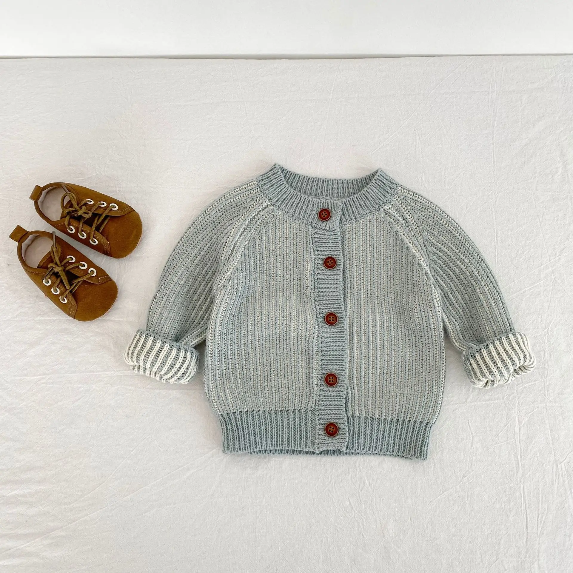 

Autumn new 0-3-year-old baby clothes, girls and boys two-color Twists braid knitting round neck long sleeved cardigan