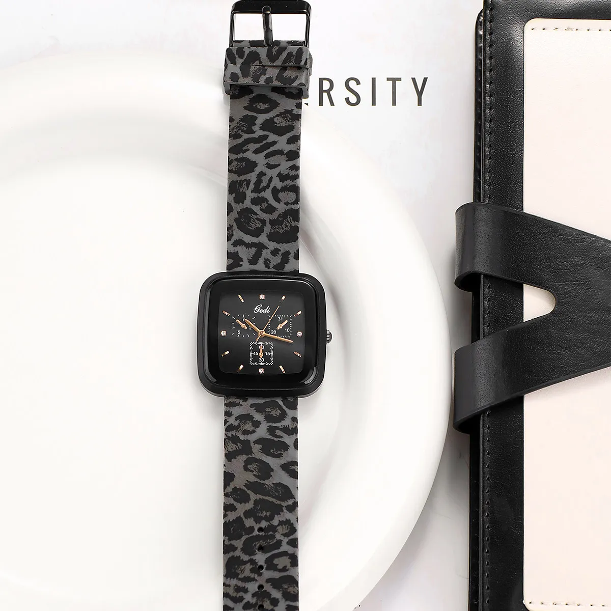 New Leopard Print Small Square Watch, Women'S Light Luxury Fashion Wristwatch, Simple And Elegant Everyday Quartz Watch.