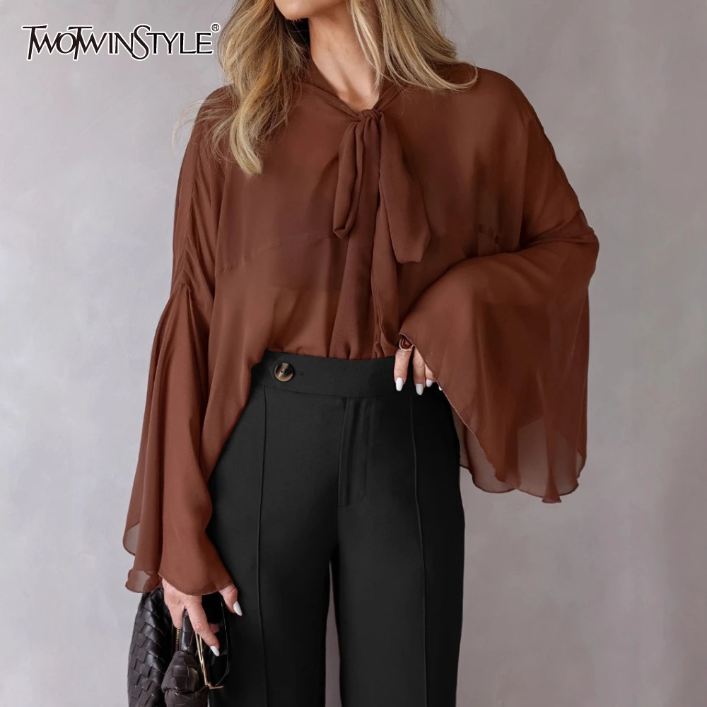 

TWOTWINSTYLE Базовая офисная блузка для женщин, шарф, воротник, расклешенные рукава, прозрачные французские элегантные рубашки, женская осенняя мода