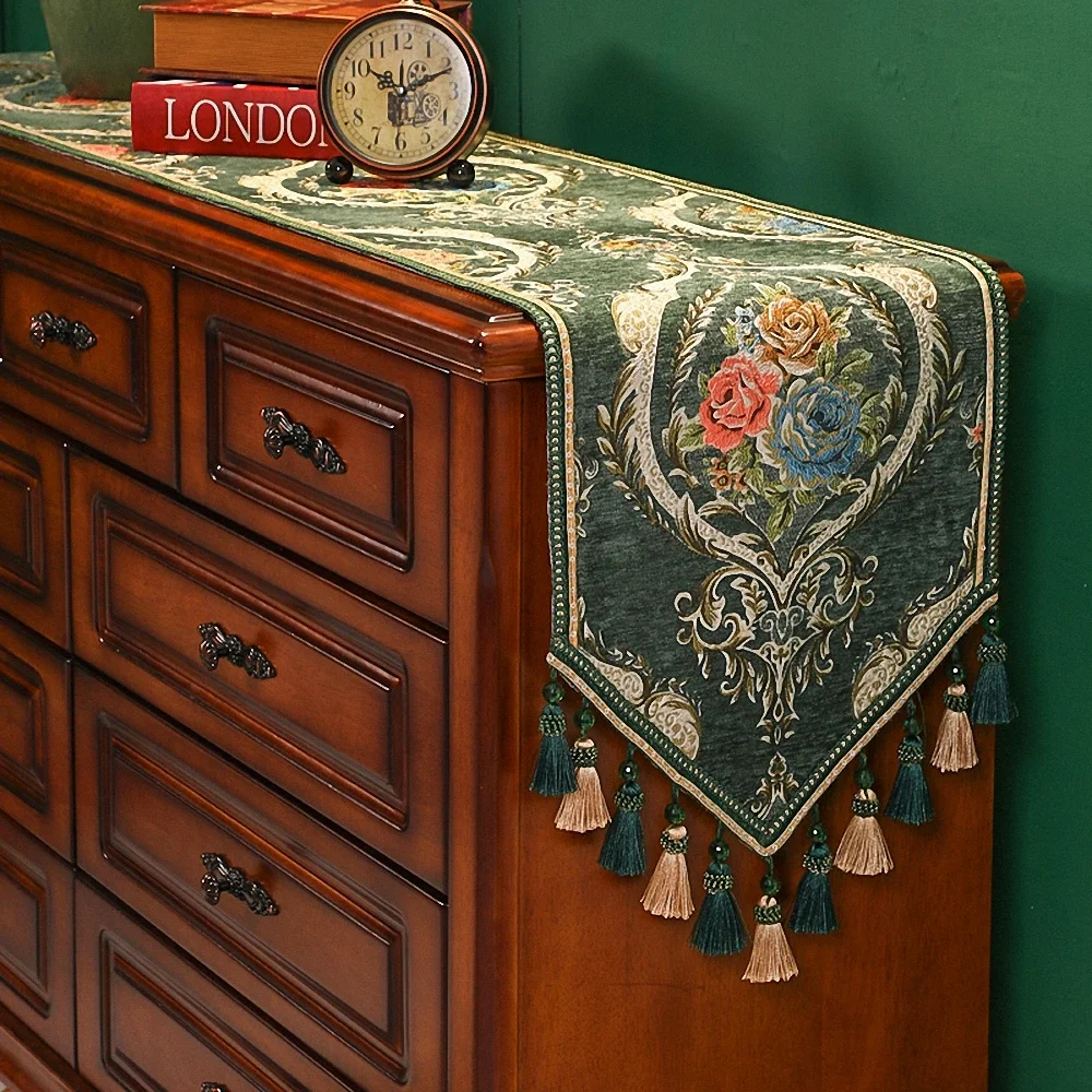 Dark Green High-end Luxury Chenille Table Runner European Vintage Tassel Embroidery Tablecloth Jacquard Table Cover Table Flag