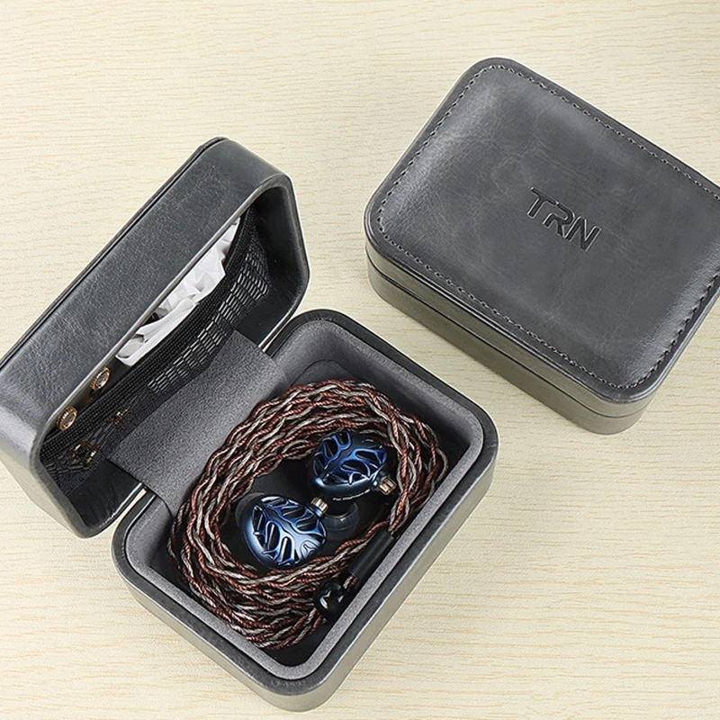 96BA Aufbewahrungsbox für IEM-Kopfhörerhüllen aus PU-Leder mit genähten Außenkantendetails – Detail 1