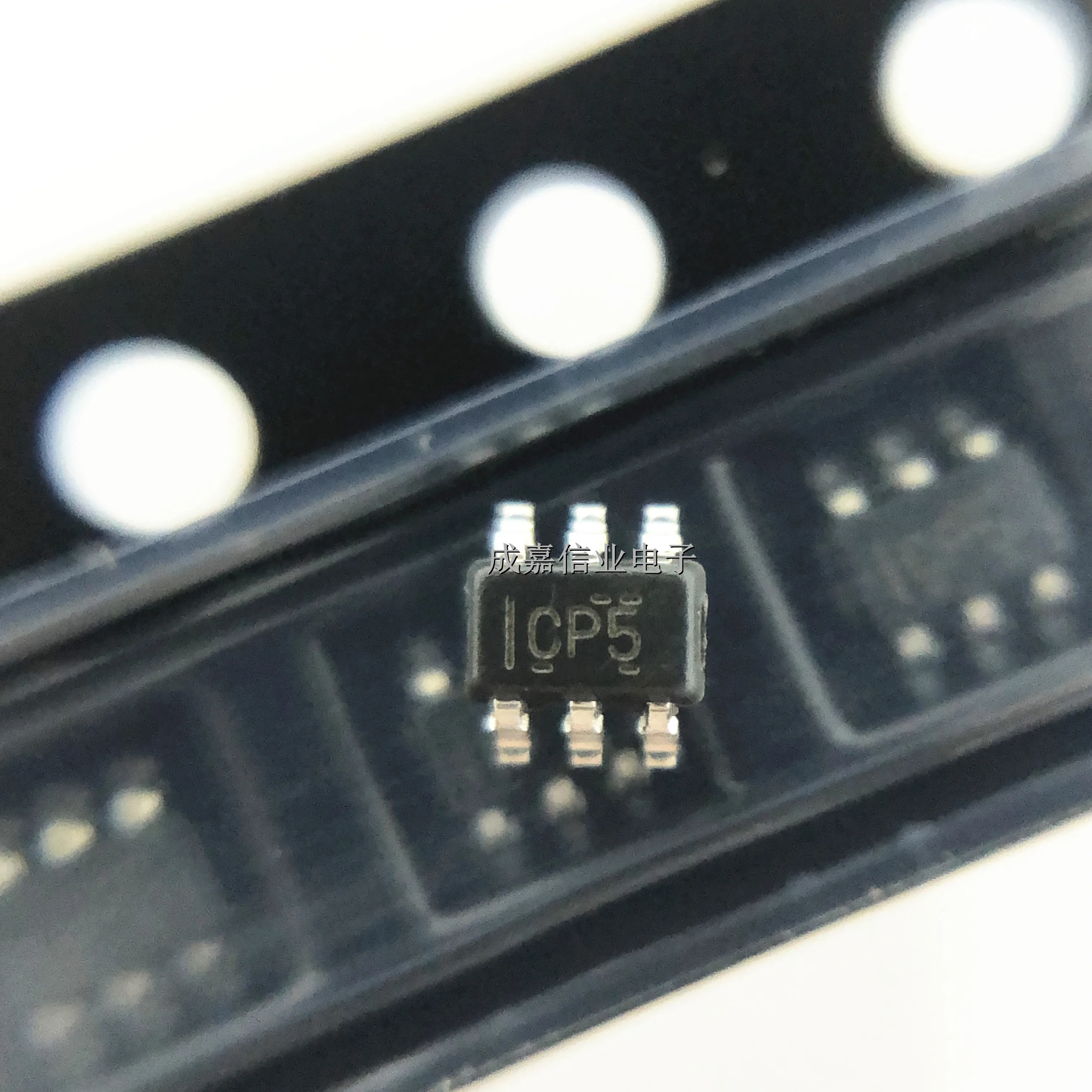 

10pcs/Lot SN74LVC1G58DCKR SC-70-6 MARKING;CP5 Logic Gates 1 Gate Operating Temperature:- 40 C-+ 125 C