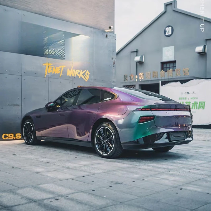 car body , whole vehicle wrap, paint surface with a grass green and princess red gradient color