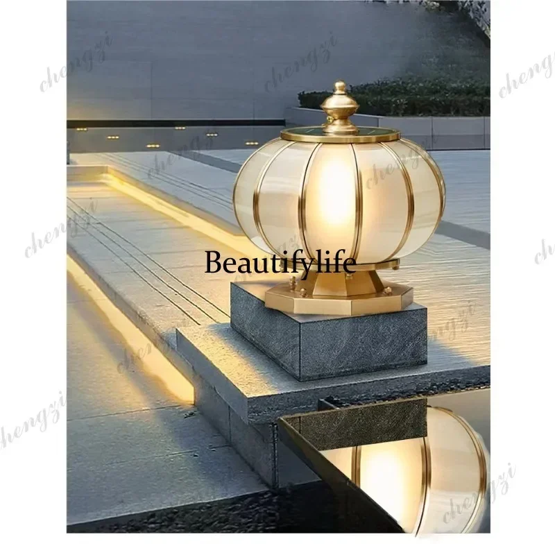 L181  Pillar lights on the fence outside the entrance of the courtyard Round waterproof solar stigma lights