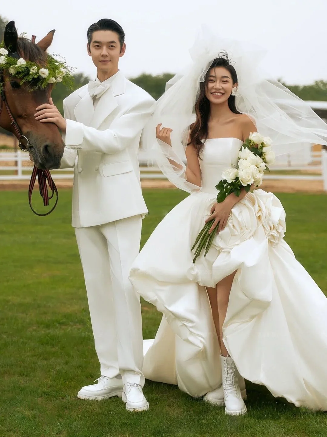 

Faionable Outdoor Wedding Photoaphy Dr with Train ort Front Long Ba Tail Vintage Sle Satin Fabric Svel for...