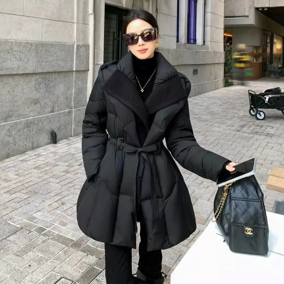 2026 Winter High Street New Women's Down Jacket Windproof Hooded Warm Strap Fashion Jacket