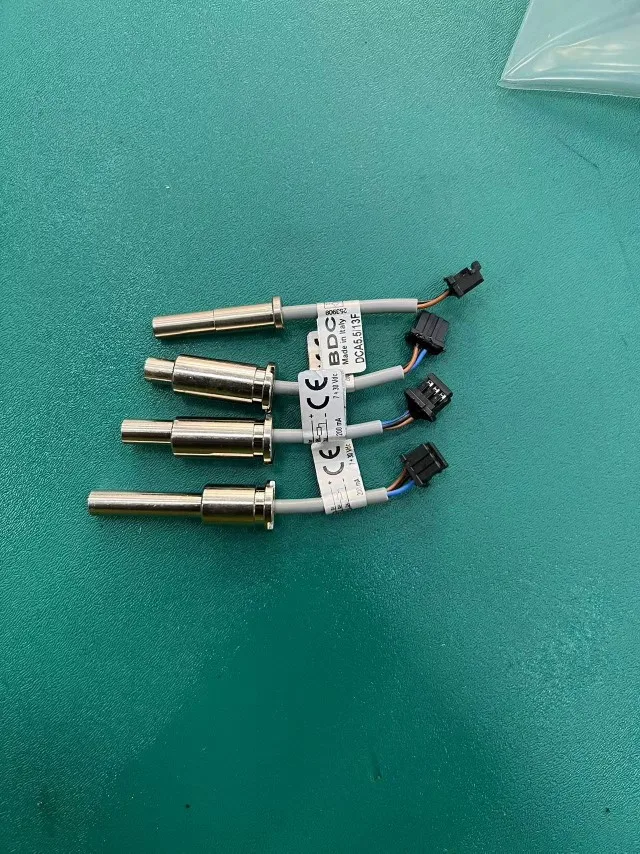 

Датчик шпинделя, автоматическая смена инструмента, свободный держатель инструмента, датчик сигнала инструмента