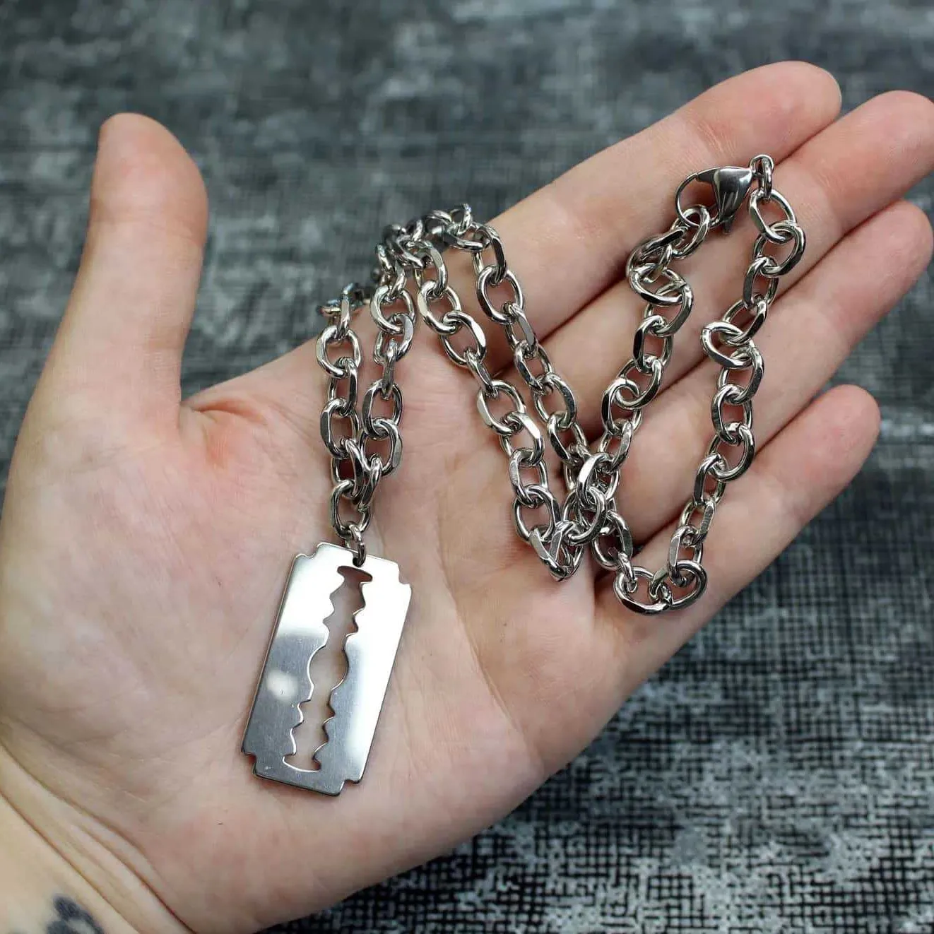 Fashion Razor Blade Pendant Necklace Punk Stainless Steel Hip Hop Knife Shaver Shape Sweater Chain Necklace Gift for Women Men