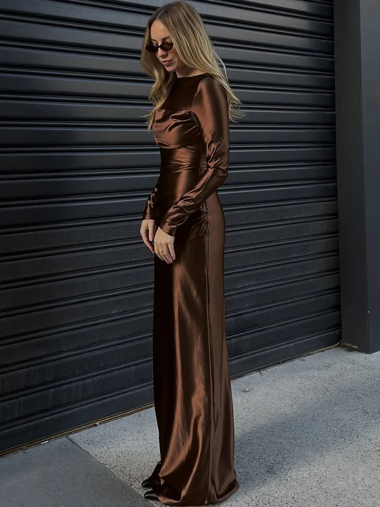 เดรสยาวผ้าไหมเนื้อนุ่มหรูหรา ดีไซน์เก๋ไก๋ คอทรงโอ แต่งระบาย ผ้าต่อลายคลาสสิก สำหรับงานเลี้ยงค็อกเทลหรืองานกลางคืน ทรงเข้ารูป