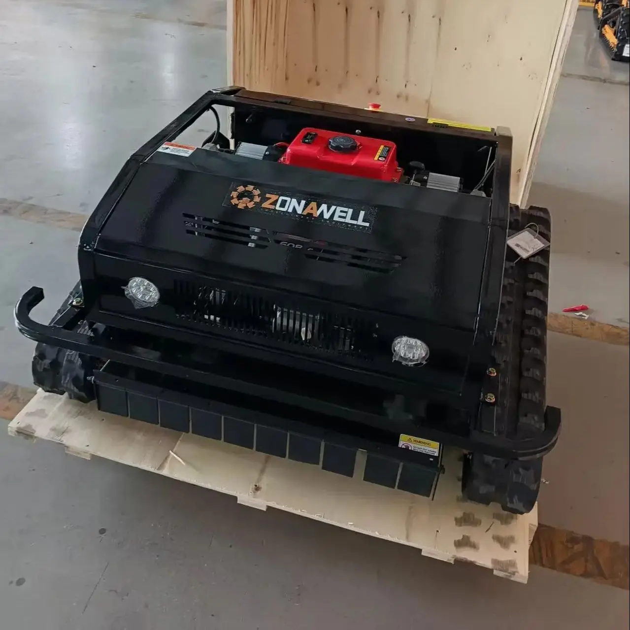 Вездеходная гусеничная газонокосилка 45г. °   альпинизм, стабильная резка садовых газонов на крутых схилах, хороший помощник для личной прополки.