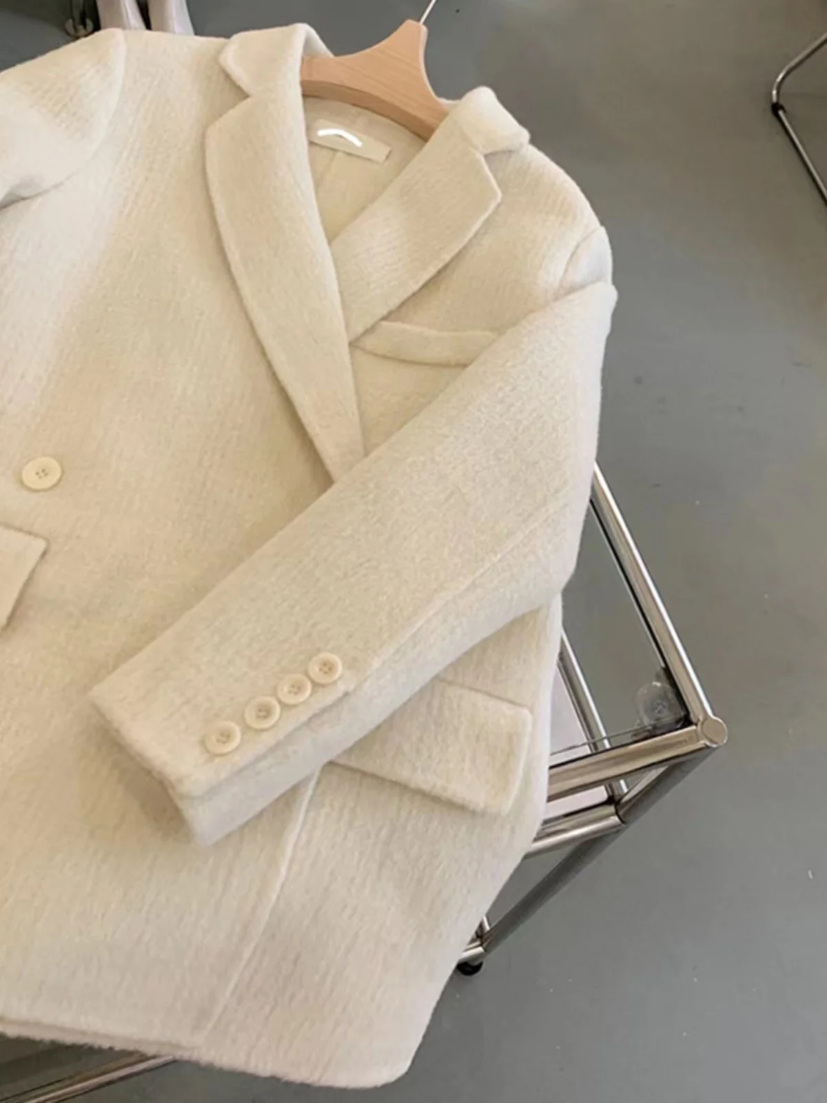 

Winter ort Hepburn Sle Woolen Coat 2025 New Faion Small Size High End Feeling Suit Woolen Jaet Women Korean Straight Cut