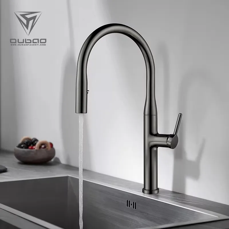 

Высококачественный выдвижной кухонный смеситель из цельной латуни с одним отверстием и одной ручкой для горячей и холодной воды с распылительной головкой, черный