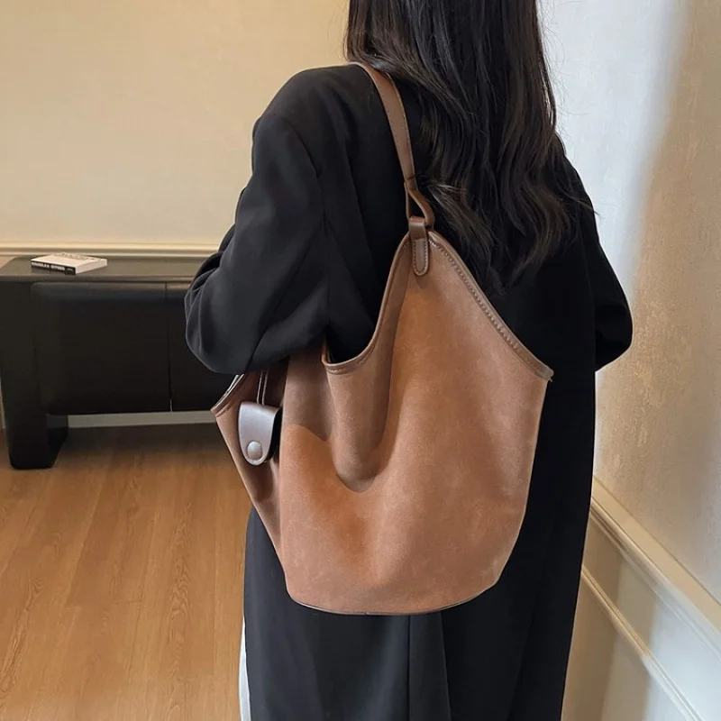 

Women's Tote Bag Made Of Stream-Printed Leather Featuring Paris Casual Vintage Commuter Look​