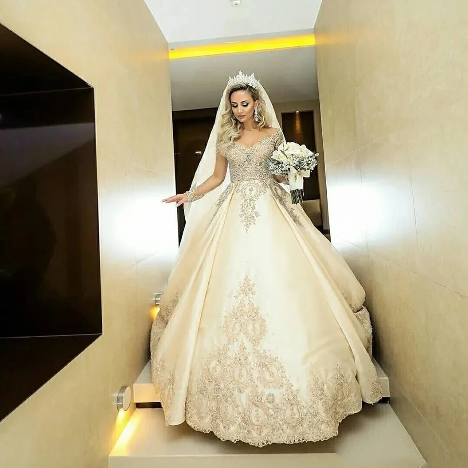 Customized Vintage Champagne Satin Lace Applique Ball Gown Wedding Dress Elegant Long Sleeves Princess Arabic Dubai Bridal Gown