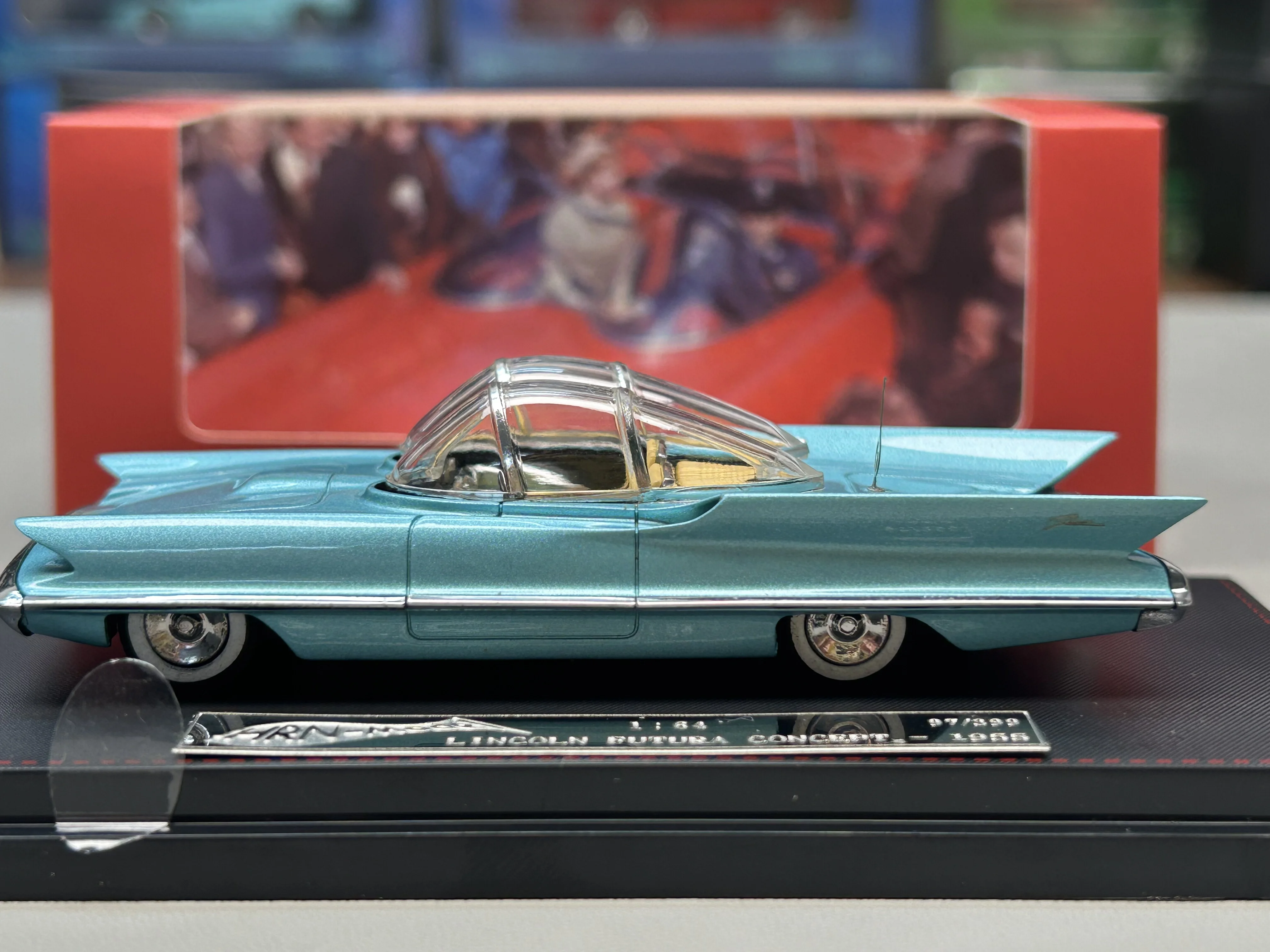 HRN 1/64 LINCOLN FUTURA CONCEPT-1955 Boutique Resin Batmobile Car