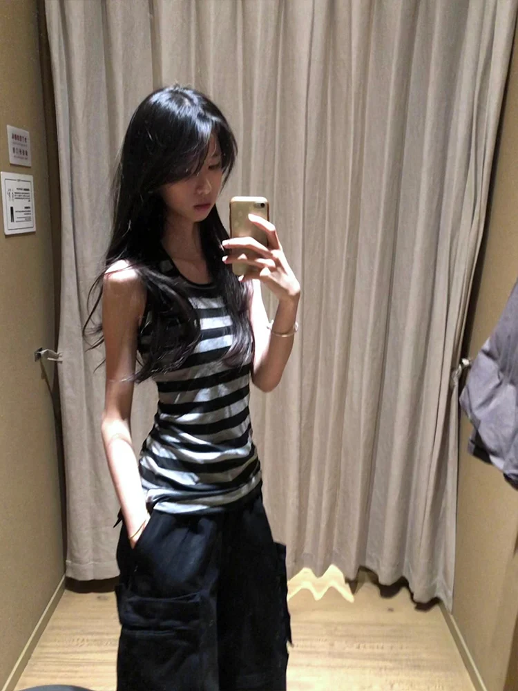 سترة نسائية معلقة على الرقبة على الطراز الأمريكي باللون الأسود والرمادي ملابس صيفية للخروج للتنحيف فضفاضة بدون أكمام