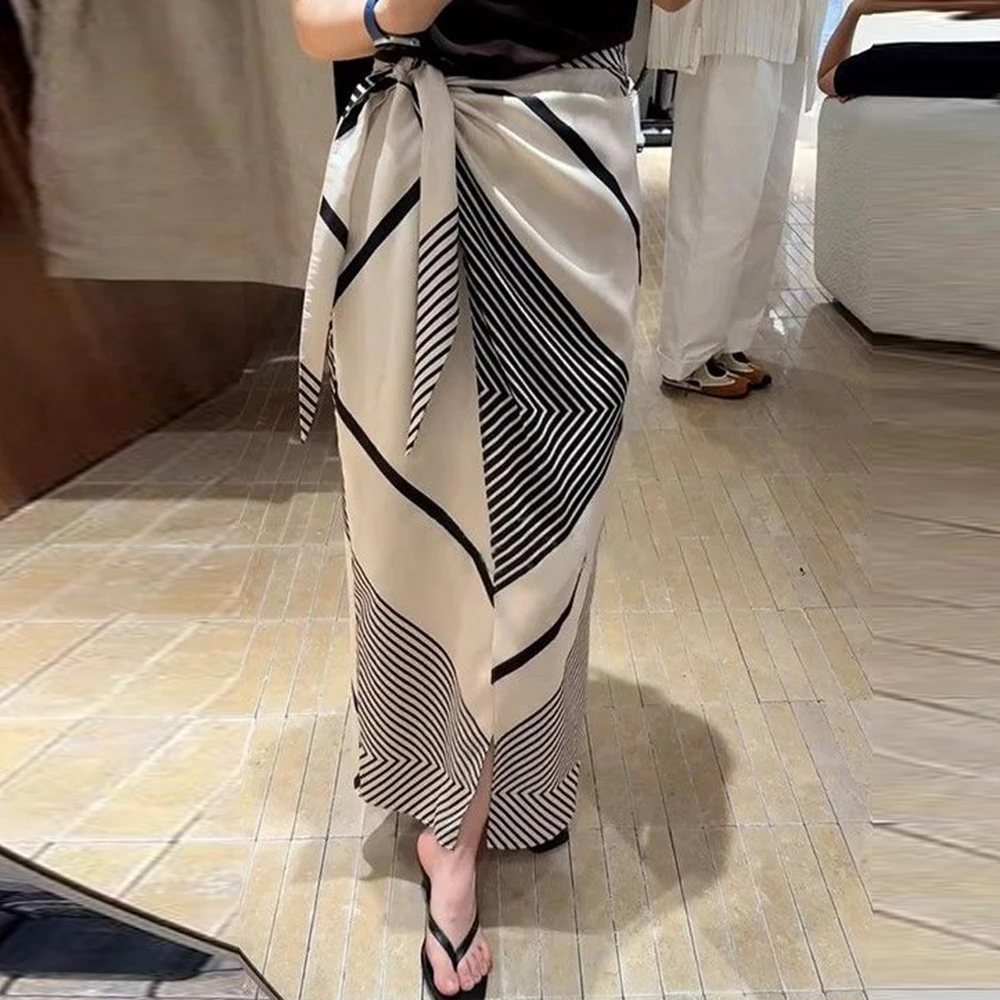 

pear-shaped figure hips skirt is super unique and beautiful contrasting color striped skirt for women's summer