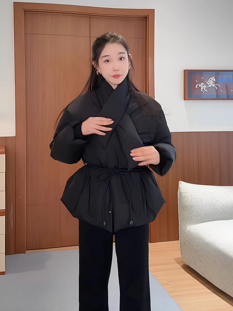 

Женская короткая пуховая куртка OUDOEE белого цвета с утяжкой на талии, утепленная, с эластичными вставками, повседневный крой