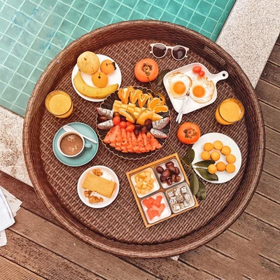 White rattan woven floating water tray, hot spring villa swimming pool, afternoon tea and dining plate