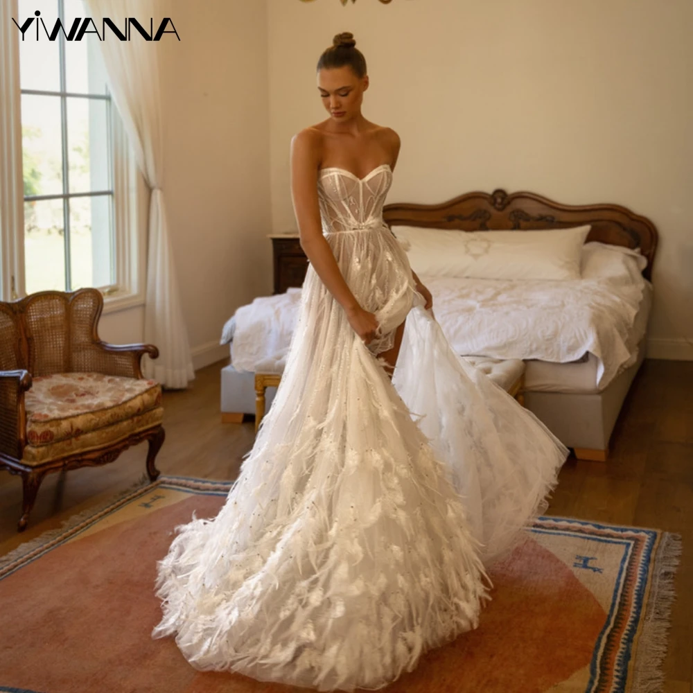 

Exquisite Feathers Long Wedding Dress Sexy Illusion Bride Robe Romantic Sweetheart Neck Bridal Gown Customized Robe De Mariée