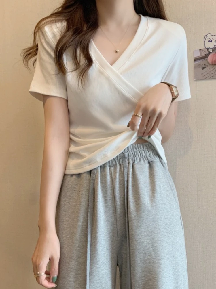 Summer Cross V-neck Short Sleeved T-shirt for Women with A Slim Fit and Slimming Effect Short and Slim Fit Top Shirts for Women
