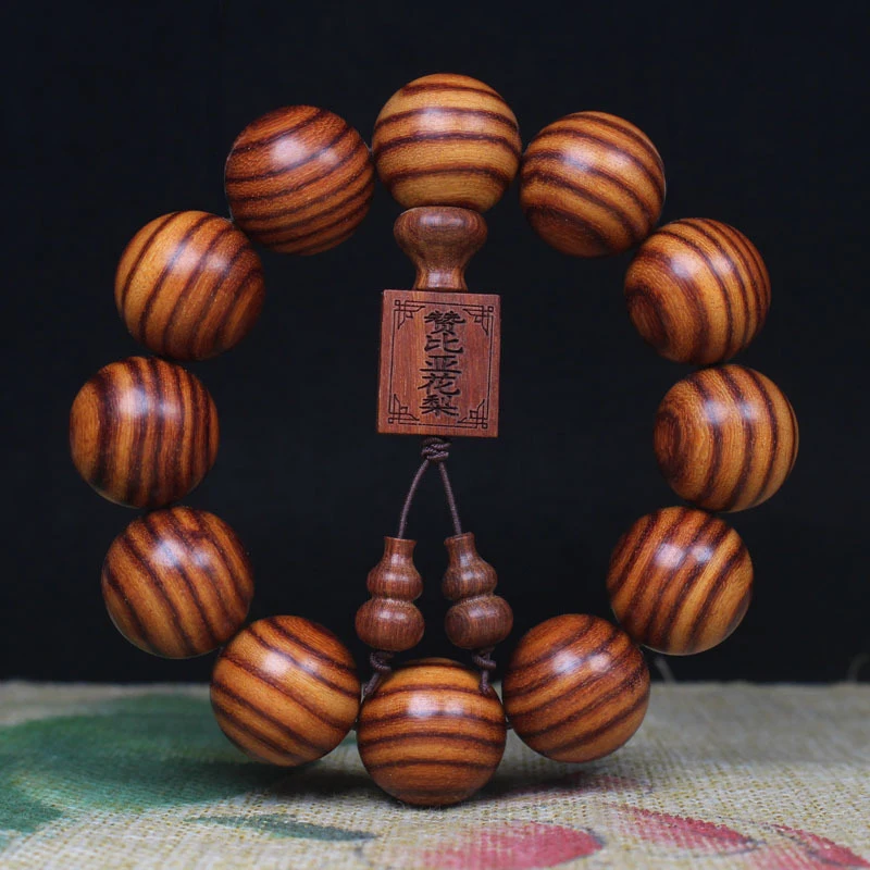 

Замбийский желтый браслет, похожий на вьетнамский, с узором под тигровую шкуру, буддийские бусины, палисандр.