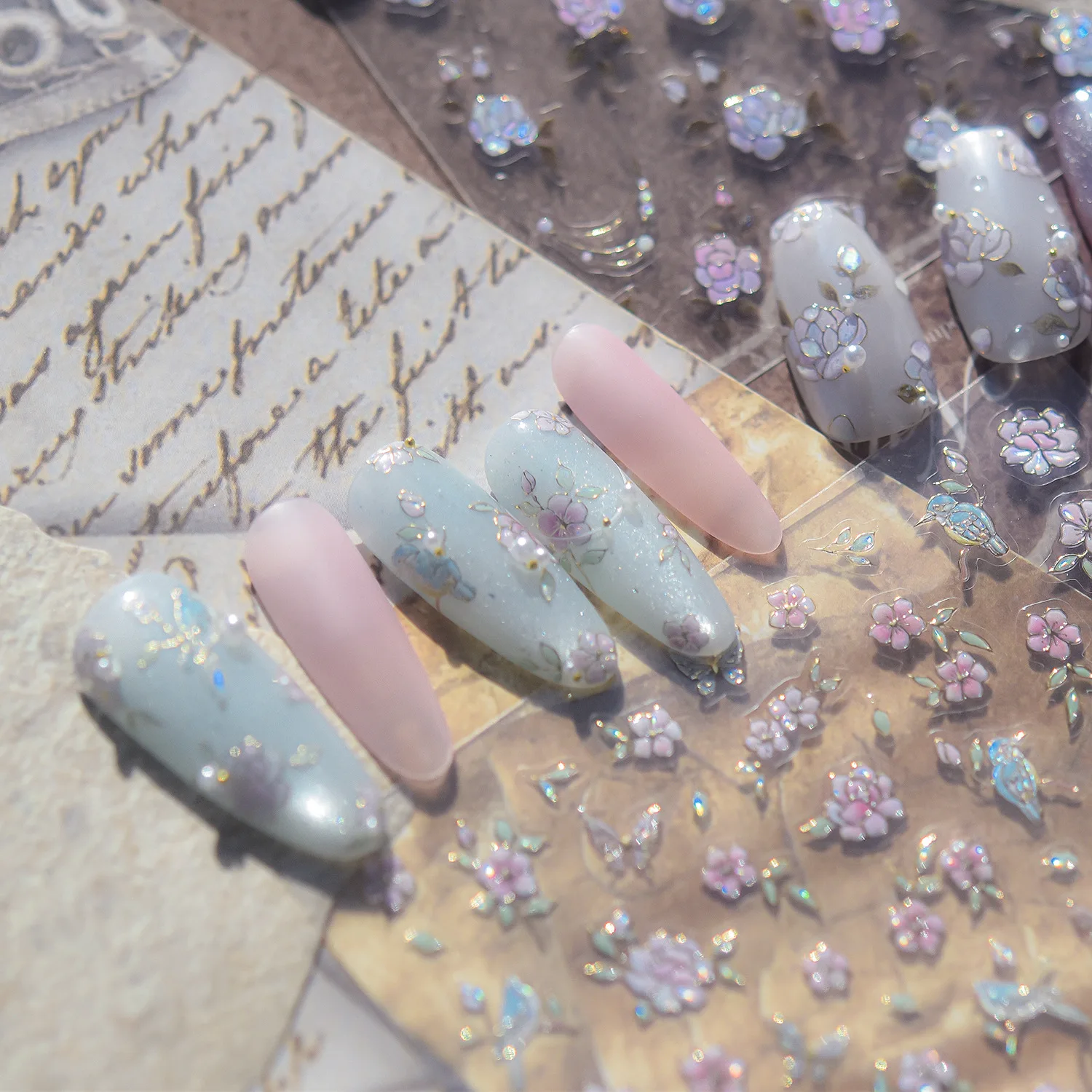 Ländliche lila-weiße Rosen 5D Nagelaufkleber, Cluster-Schmetterling, Sakura, kleiner Vogel, Zweige, Glitzerlinien, florale Nagelsticker