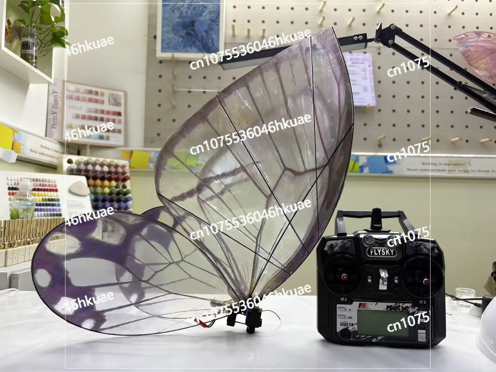 فراشة الطيارة الزجاجية التحكم عن بعد فراشة بيونيك ترفرف