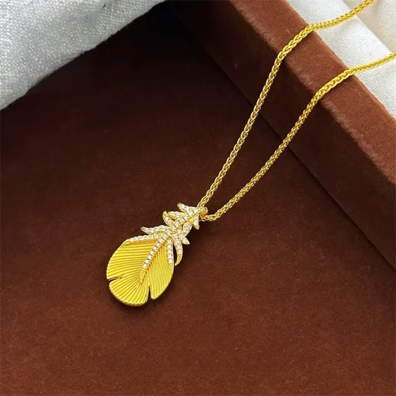 

High quality brushed wing pendant for women,vintage 18k gold, exquisite point diamond feather necklace, collarbone chain jewelry