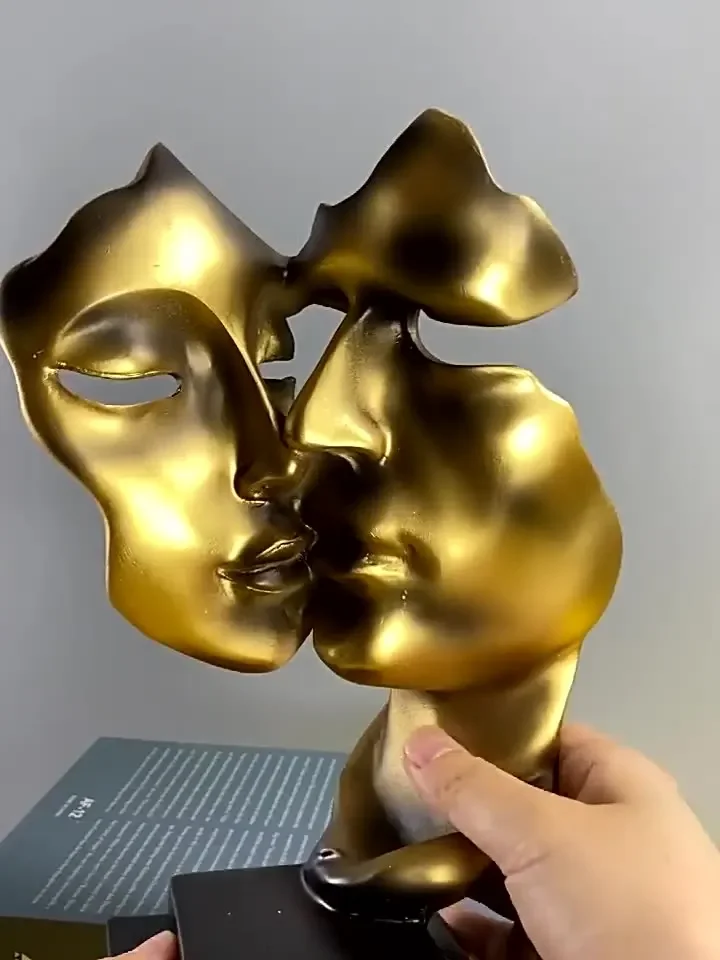 Abstract Kissing Couple Mask Statue Resin Golden Figurines Home Decoration Accessories Office Living Room Interior Desktop Decor