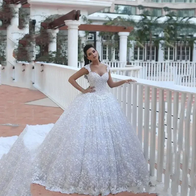 تخصيص الجمال كاب الأكمام يزين الدانتيل مطرز مسلم زائد حجم قطار الكاتدرائية Ballgown مفتوح الظهر فساتين الزفاف الزفاف