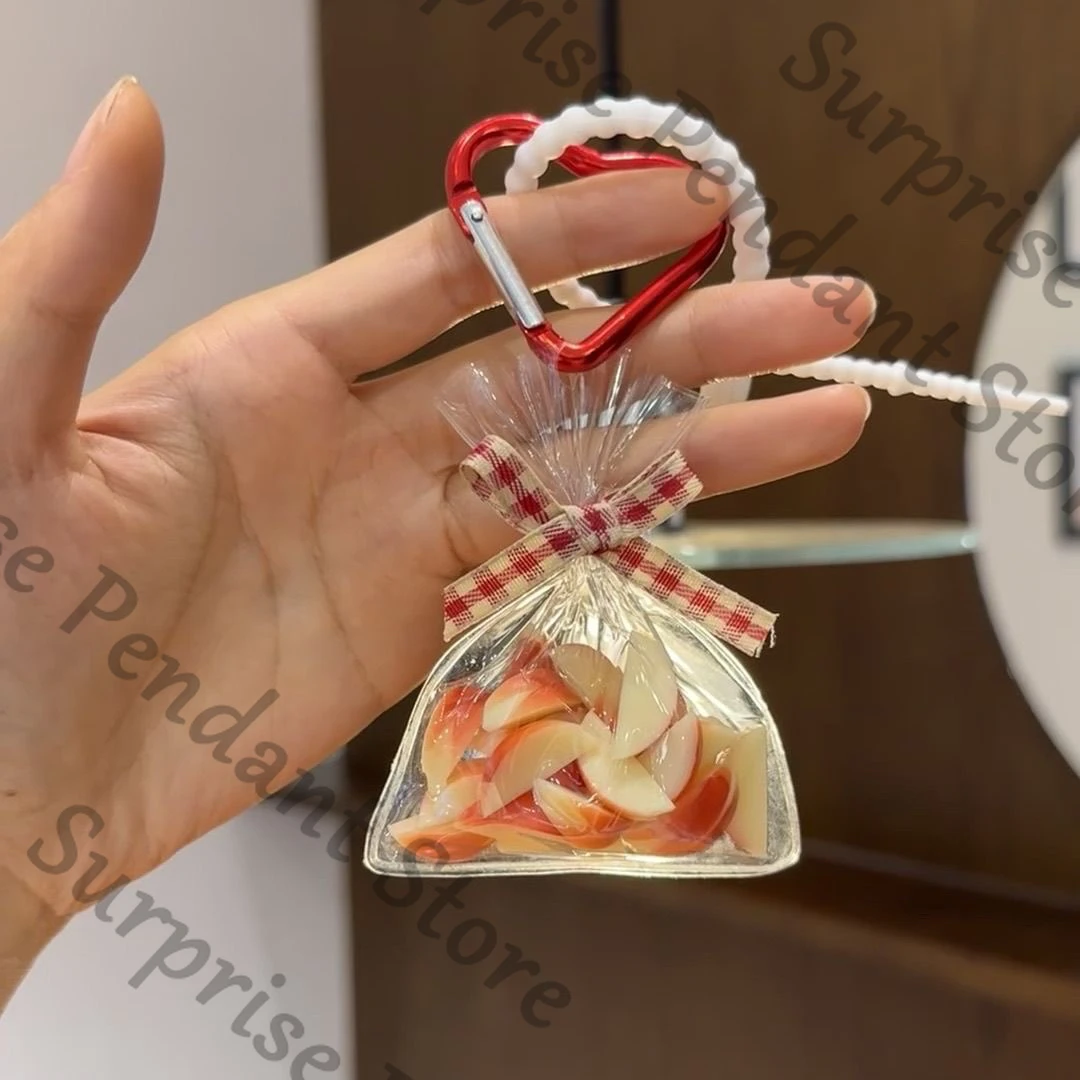 Anime Liebe und Deepspace Caleb Cosplay Cartoon Roter Apfel Hängender Tropfen Ornament Student Anhänger Schlüsselanhänger Schlüsselanhänger Maskottchen Fans Geschenk