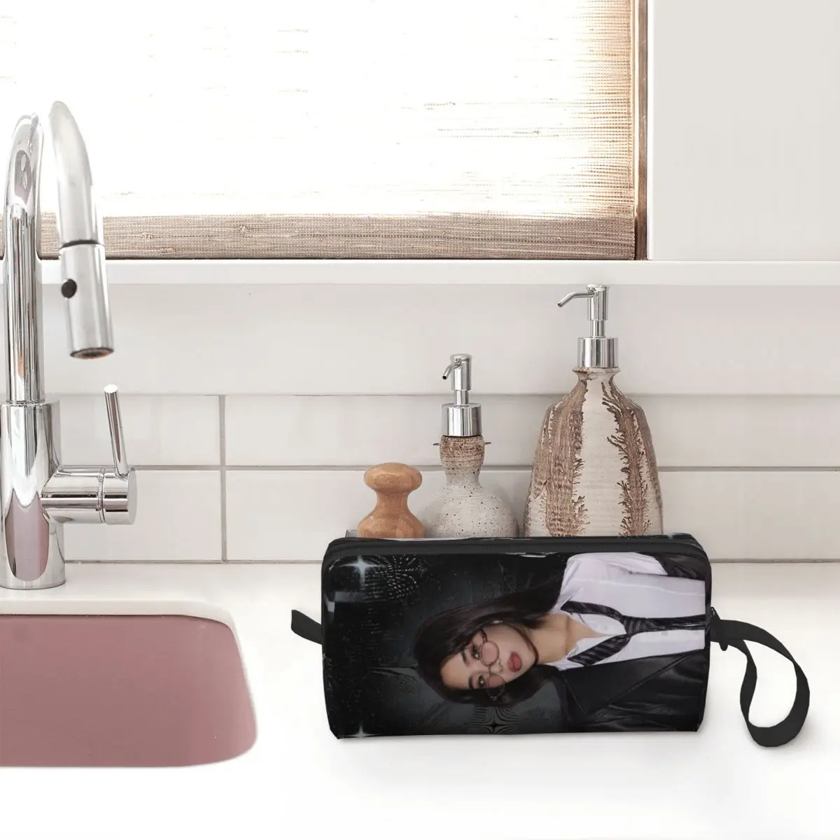 Katseyes Sophia Kpop Girl Group Makeup Bags Large Capacity Cosmetic Bag Stylish Travel Makeup Organizer Case