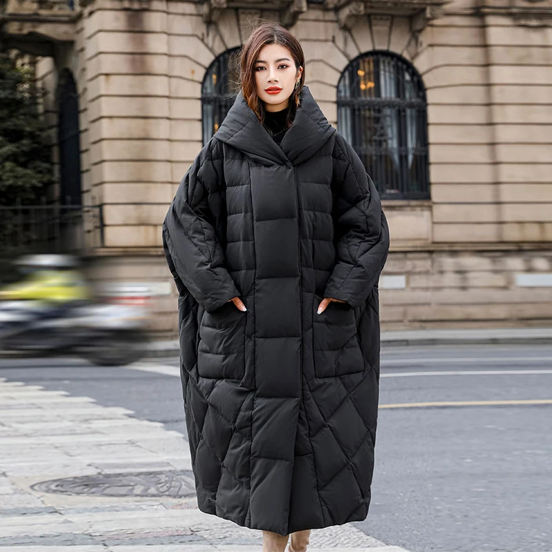 Luxuriöse übergroße lange Pufferjacke für Damen, neue Winter-Schwarz, eleganter Daunenmantel mit Kapuze, Damenbekleidung, neueste Mode 2O283