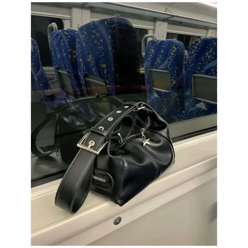 

Vintage Leather Rivet Large Capacity Simple Leather Buckle Women's Shoulder Crossbody Bag