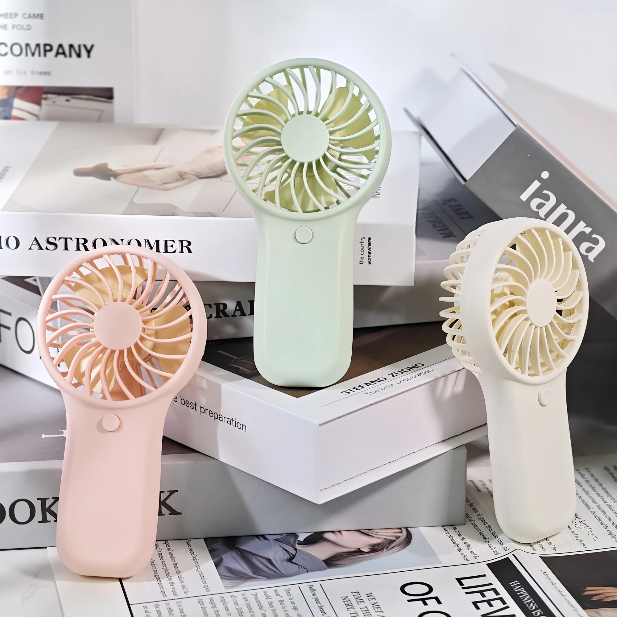 TML281-مروحة صغيرة محمولة - عاكس رياح رائع، عملية سهلة، ألوان متعددة، مثالية للسفر والنزهات الصيفية