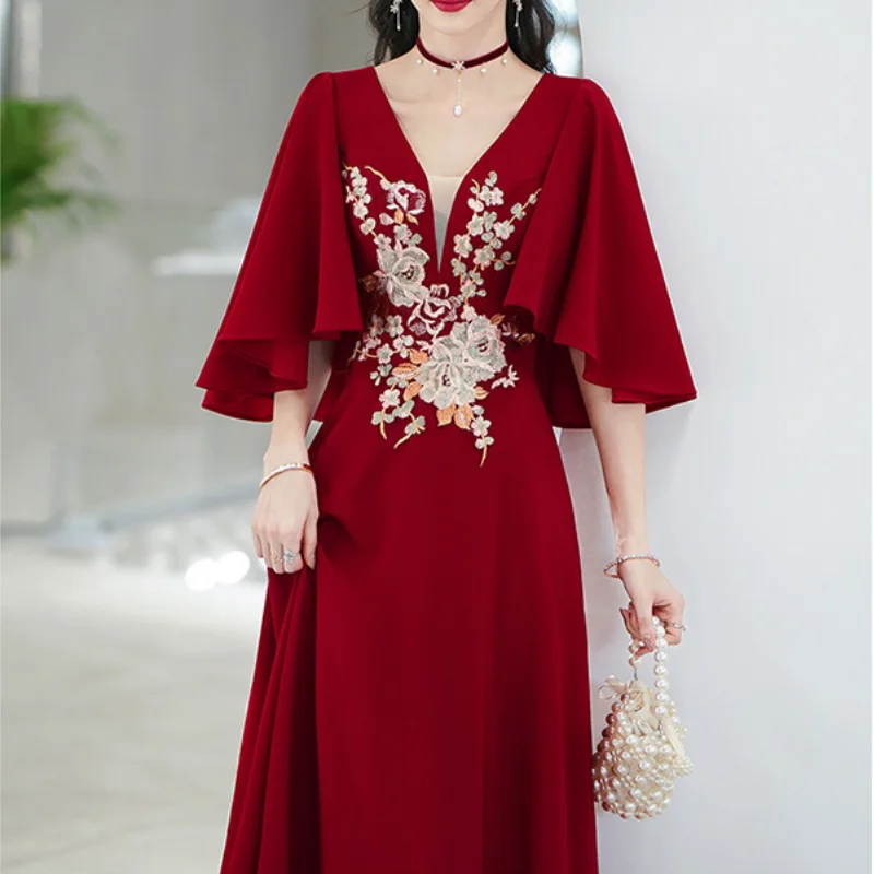 

Chinese Style Toasting Attire Dresses Burgundy Qipao Women Deep V-Neck Cheongsam Embroider Flower Vestidos Flare Sleeve Qipao