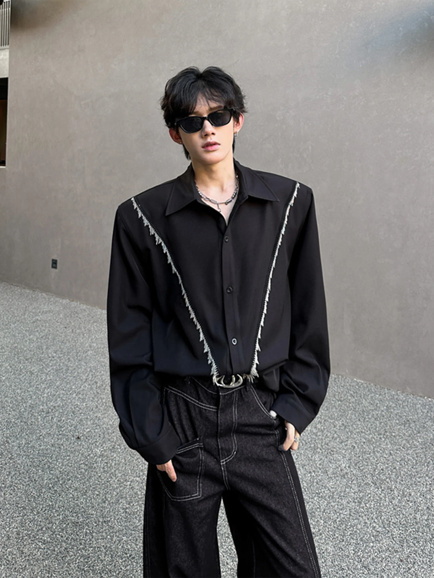 

Черная мужская рубашка с длинными рукавами и бахромой на плечах, осенняя модель, элегантная верхняя одежда в корейском стиле, свободный крой, не требует глажки