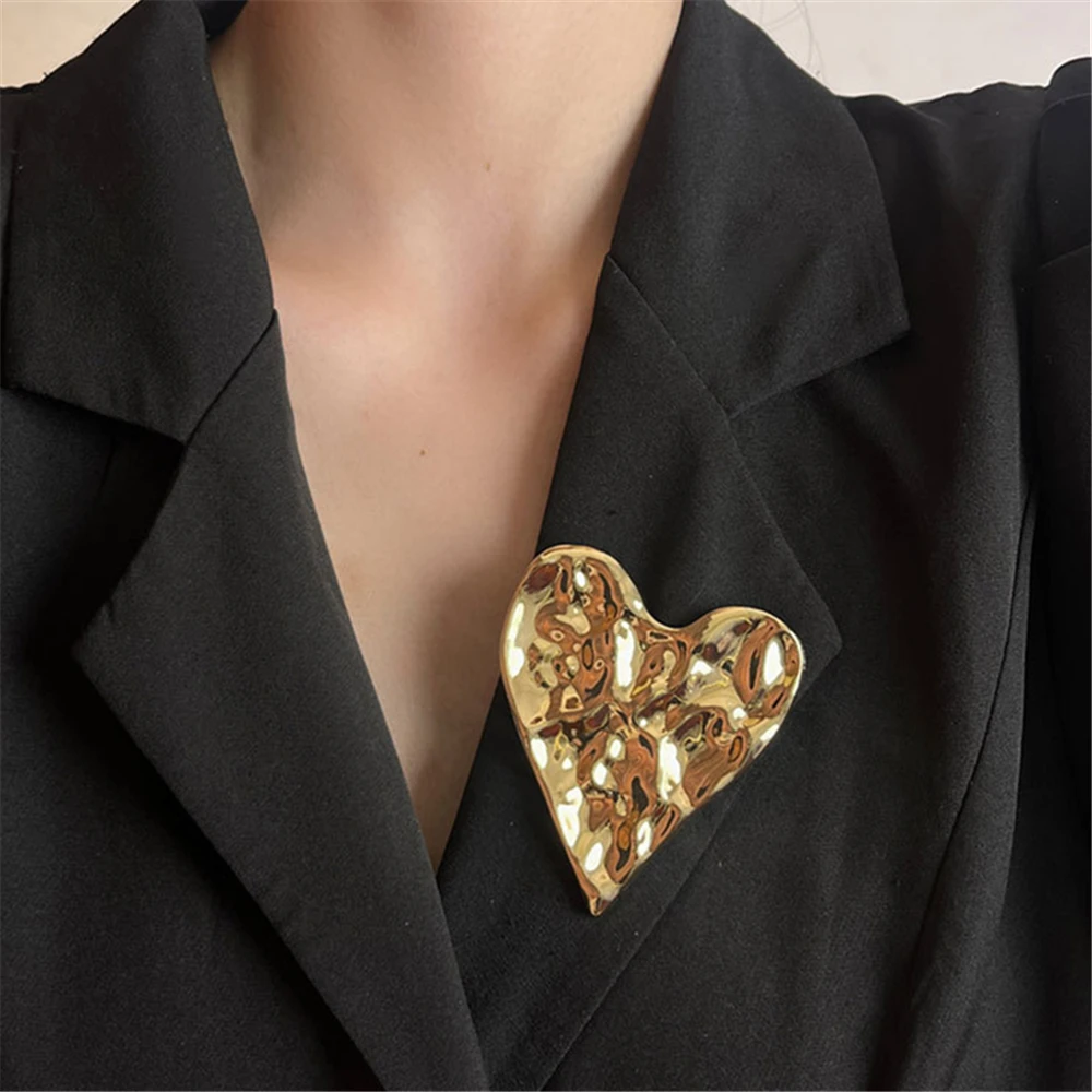 Irregular Metal Simple Design Heart Brooch for Women French Vintage High Jewelry Girl Gift Accessories