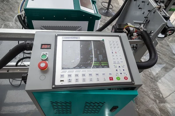 الأنبوب والأنابيب عالية الدقة بسيطة LX61TJ آلة قطع أنبوب ألياف الليزر الدوارة الصغيرة للمعادن