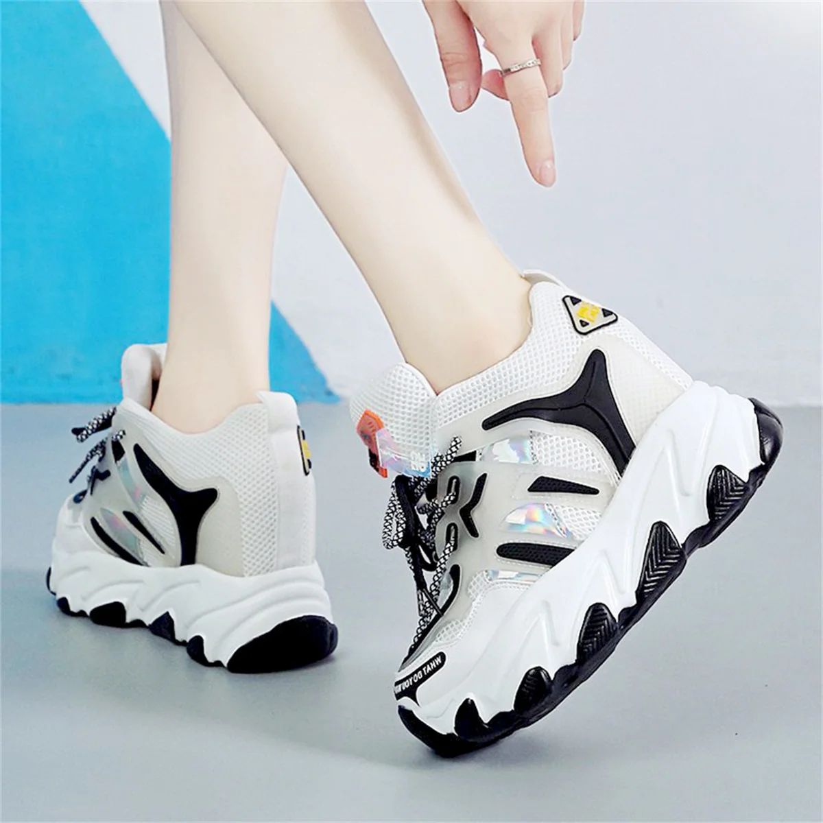 Leisure Sports Girls Shoes Fashion Letters Lasers Lacing Strap Round Head College Teenagers Thick Bottom 8cm Sports Shoes