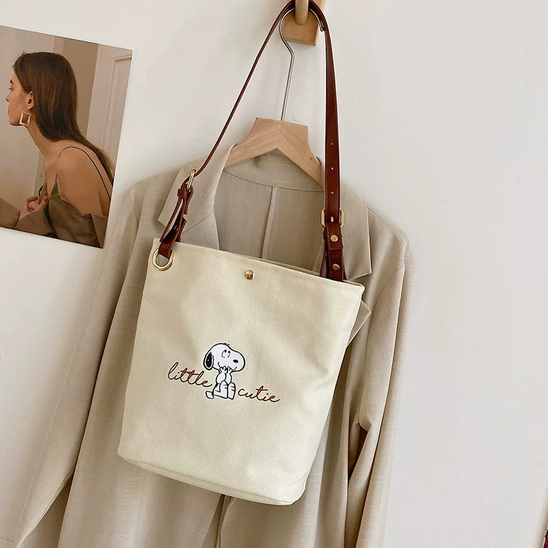 2026 Series Snoopy Women'S Cute High-Capacity Bucket Bag Fashion Canvas Shoulder Bag Classic Letter Print Casual Crossbody Bag view 3