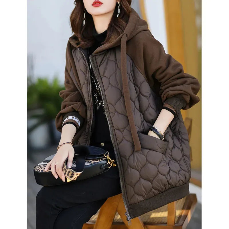 

Women New Fashion Short Rhombus Bat Sleeve Age-Reducing Woolen Cloth Stitching Down Cotton Jacket Female Loose Hooded Coat Tide