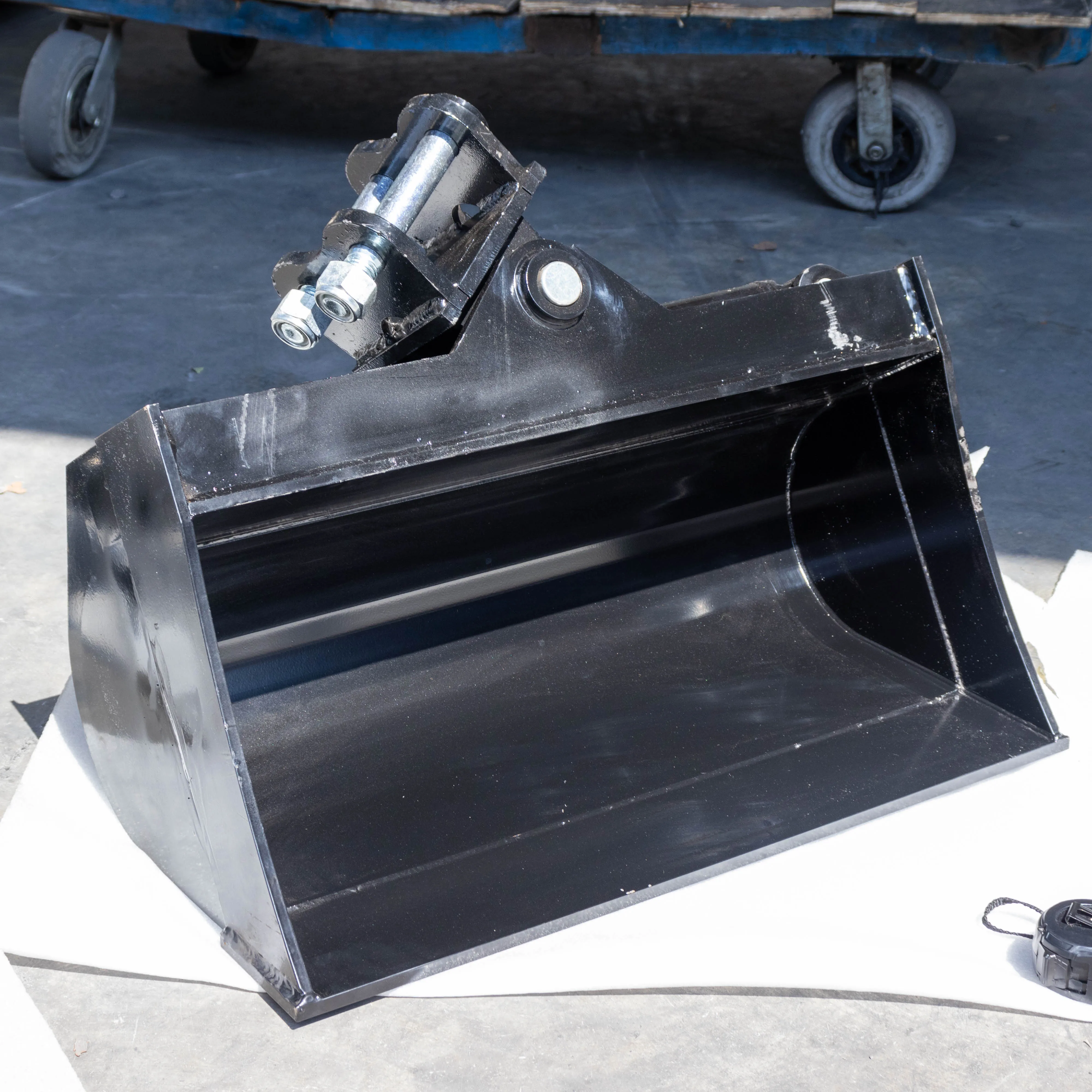 Mini Excavator Tilting Digger Bucket Hydraulic Tilt Bucket for 0.8-20ton Excavator Mini Excavator Attachments for Sale
