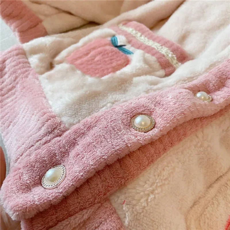 Erdbeer-Druck-Nachtwäsche für Damen, Pyjama-Set, Winter-Fleece-Samt, 2-teilig, Heimanzug, Schlaf, flauschig, koreanischer Piiama, warme Nachtkleidung – Detail 14