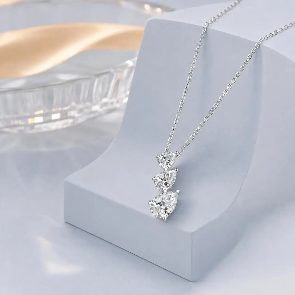 MINTYBOX Pear Cut Lab Diamonds Necklaces for Women Elegant Vertical Three Stone Pendant Engagement Party Jewelry IGI Certificate