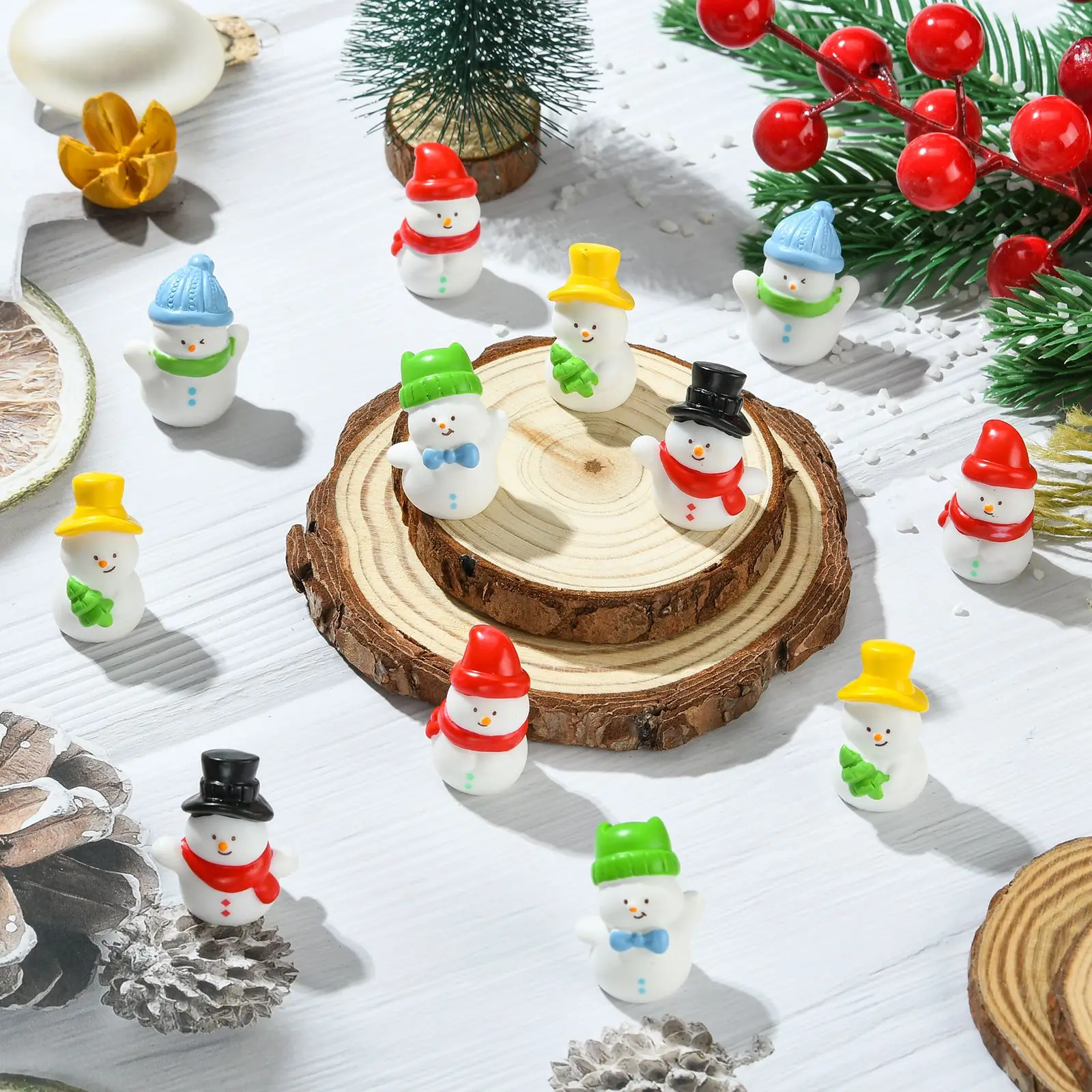 PandaHall 20 Stück 5 Stile Weihnachts-Schneemann-Mini-Ornamente aus Harz, Weihnachts-Mikrolandschaftsdekoration für DIY-Schmuck und Bastelarbeiten – Detail 5