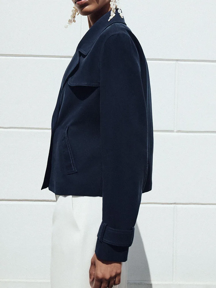 세련된 퓨어 컬러 출퇴근용 여성 신상 더블 라펠 다용도 가을 2025 심플 디자인