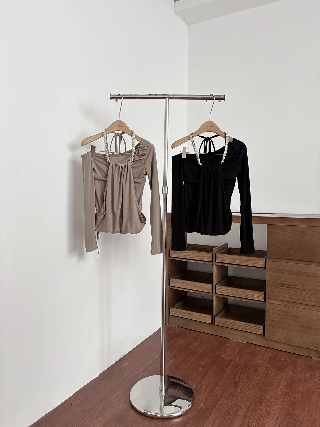Korean Design Fake Two-Piece Long Sleeve T-Shirt Women's Summer Atmosphere Waist-Cinching Slimming Neck Hanging Top